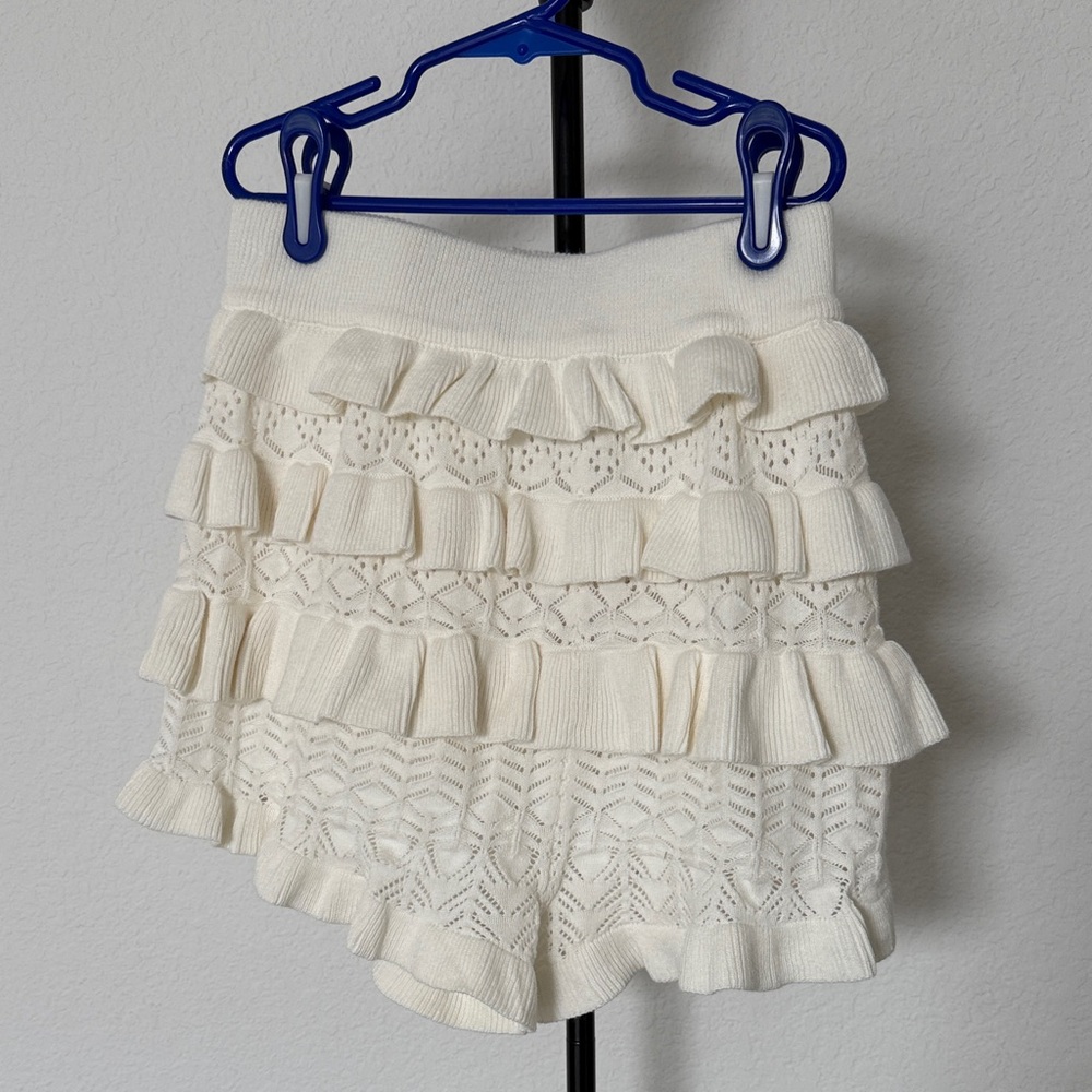 Chic Cream Ruffle Women's Knit Shorts